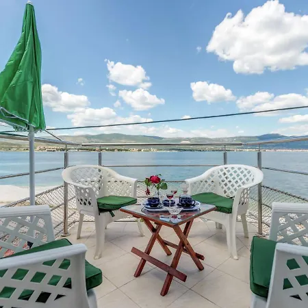 Apartment Spacious In Arbanija With Terrace *