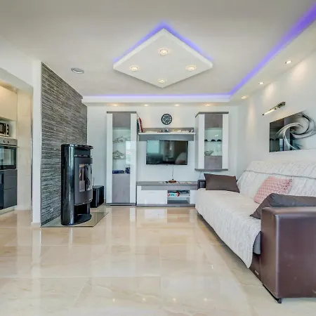 Spacious In Arbanija With Terrace Apartment *