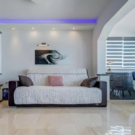 Spacious In Arbanija With Terrace Apartment Trogir