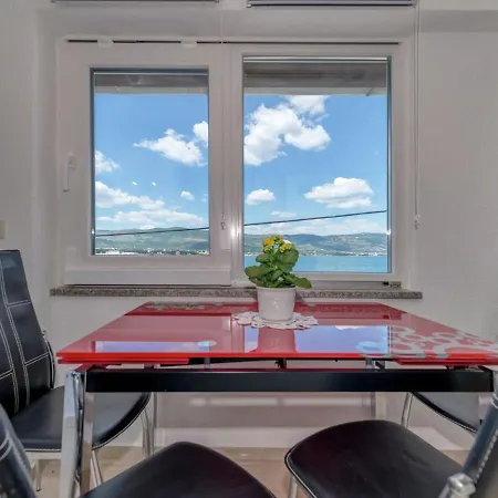 Apartment Spacious In Arbanija With Terrace *