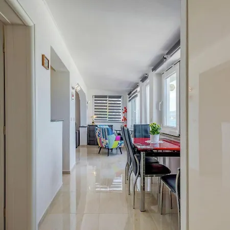 Apartment Spacious In Arbanija With Terrace Trogir