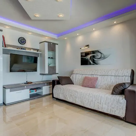 Spacious In Arbanija With Terrace Trogir