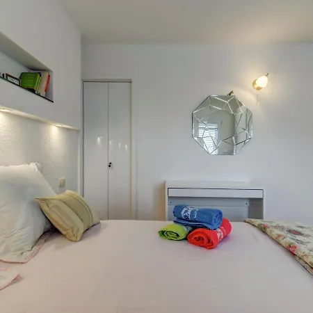 Spacious In Arbanija With Terrace Apartment Trogir