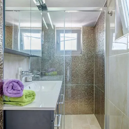 Apartment Spacious In Arbanija With Terrace *