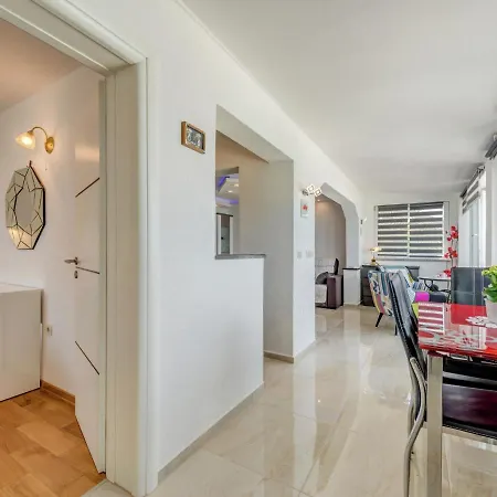 Spacious In Arbanija With Terrace *